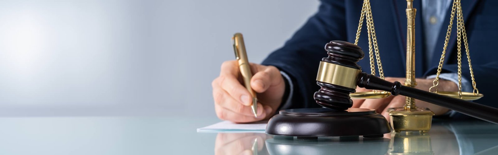 Abogados de Progresso Legal Group en Los Ángeles, especialistas en defensa penal y derecho familiar.
